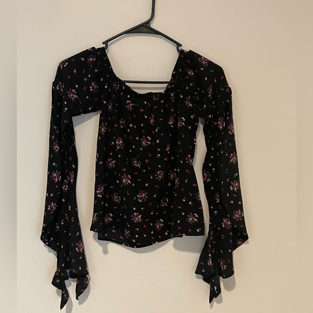 Bundle 3/$20 - Off-the-Shoulders Floral Top